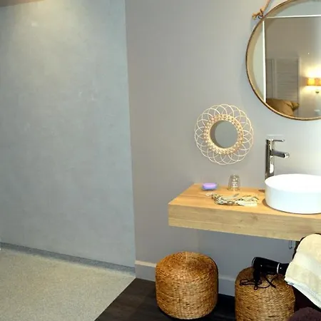 - Cote Bed & Breakfast *
